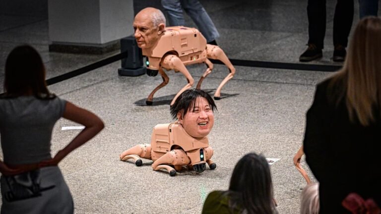 Musk, Bezos & Zuckerberg als Roboter-Hybride – Ausstellung in Berlin