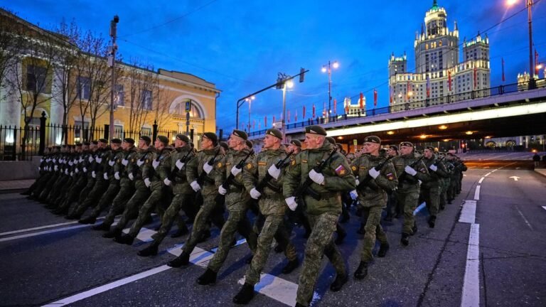Parade in Moskau ohne Militärfahrzeuge