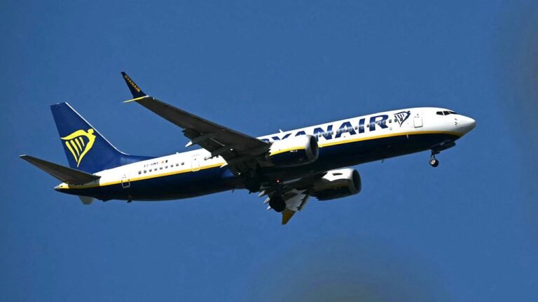 Ryanair übertrifft Erwartungen und fliegt Rekordgewinn ein