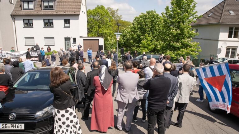 Westfalen – Gedenken an Opfer und Angehörige des rechtsextremen Brandanschlags in Solingen 1993