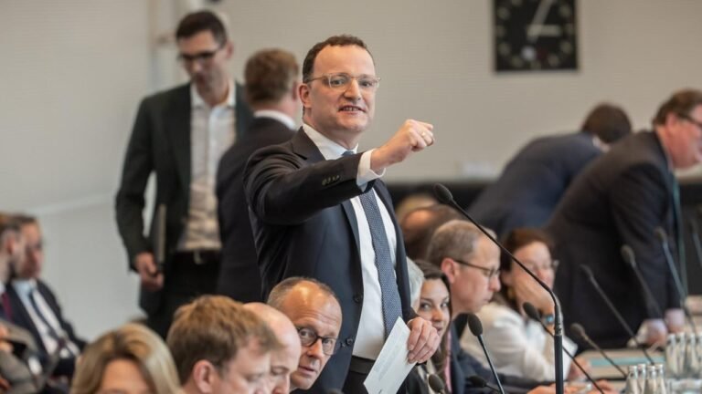 Wie sich Jens Spahn an der Fraktionsspitze behauptet