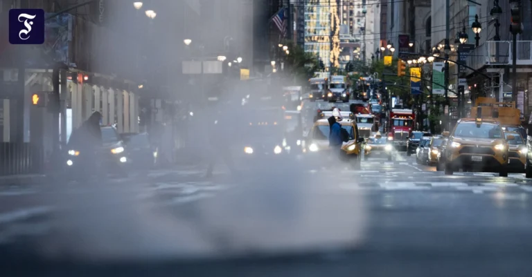 New York: Frau stirbt nach Sturz in offenen Gully