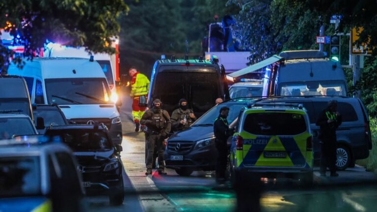 Bedrohungslage in Dortmund: Polizist angeschossen: Täter verschanzt sich mit Kindern