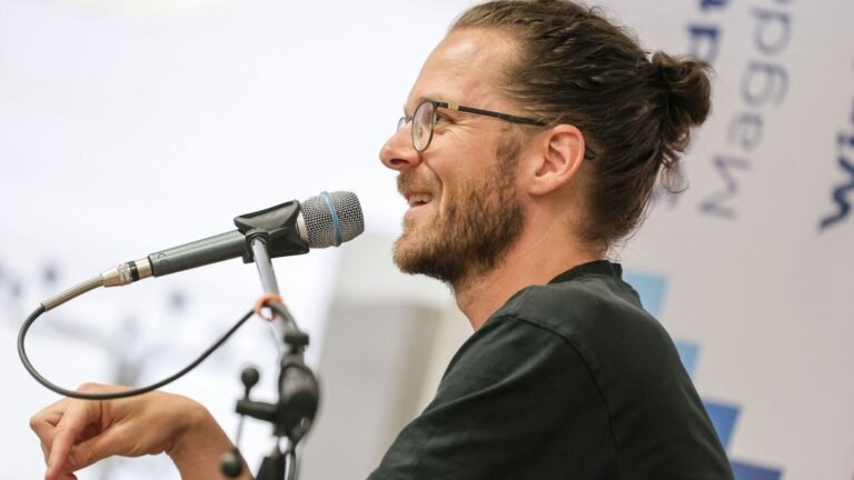 Lesung in Magdeburg: Politik-Aktivist Semsrott in Magdeburg: „Bock zu kämpfen“