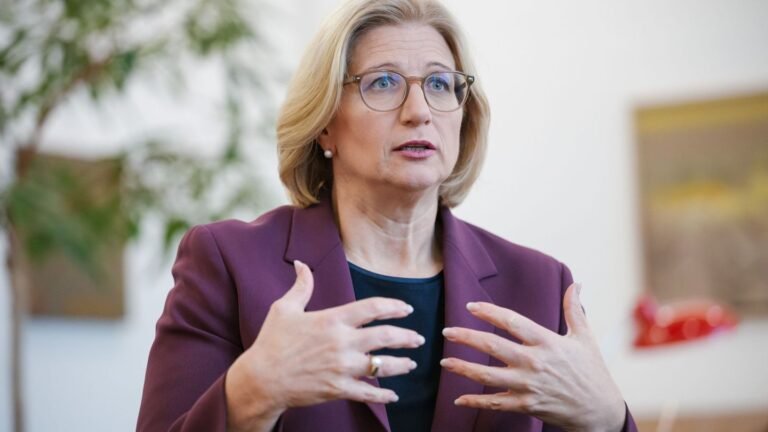 Rehlingers Appell an Merz: Rehlinger: Keine Rolle rückwärts beim Stahl-Umbau!