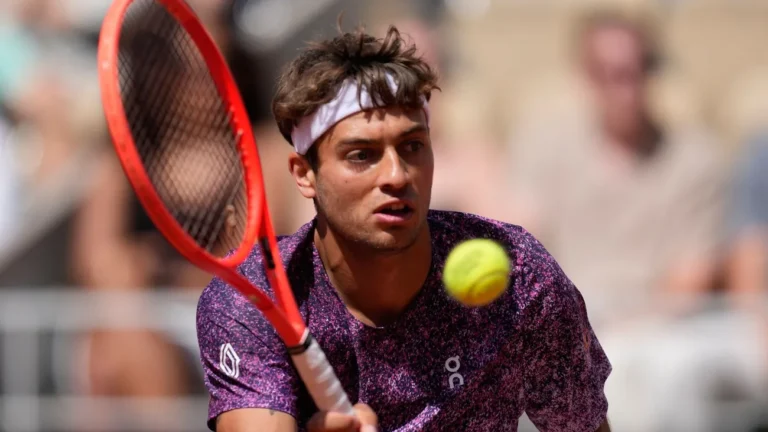 French Open im Tennis: «Fast in Hosen gemacht»: Cobolli im Viertelfinale von Paris