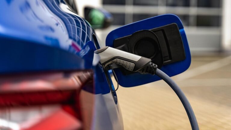 Hohe Kraftstoffpreise und Kaufprämie lassen Zahl der E-Auto-Neuzulassungen im Mai deutlich steigen