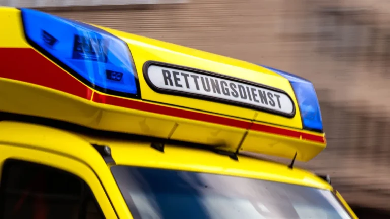 Einsatz in Berufsschule: Streit auf Schultoilette eskaliert – vier Verletzte