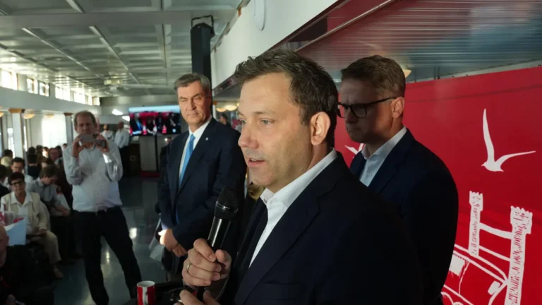 Bundesregierung: Friedensfahrt mit Spargel | DIE ZEIT