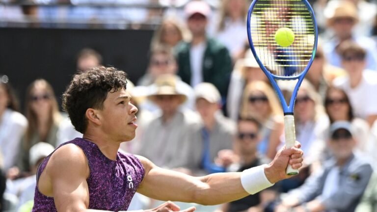 Tennis-Tour: Shelton feiert Titel in Stuttgart