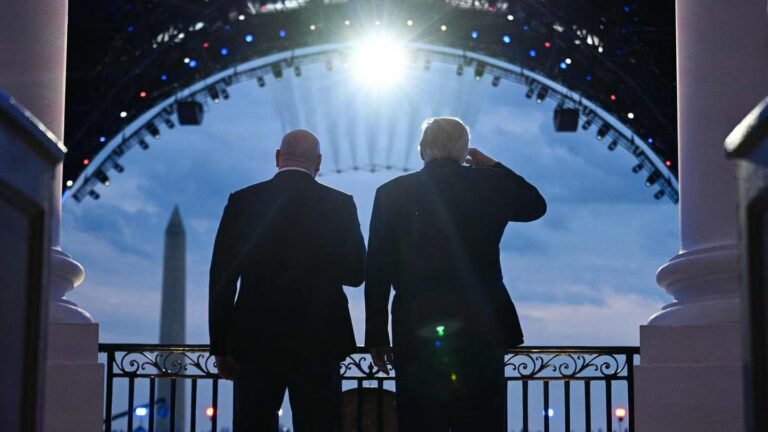 Trumps Geburtstagsspektakel – zwischen Käfigkampf und Iran-Deal