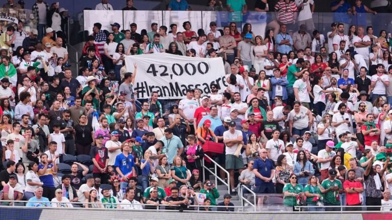Iran geht gegen seine protestierenden Fans vor