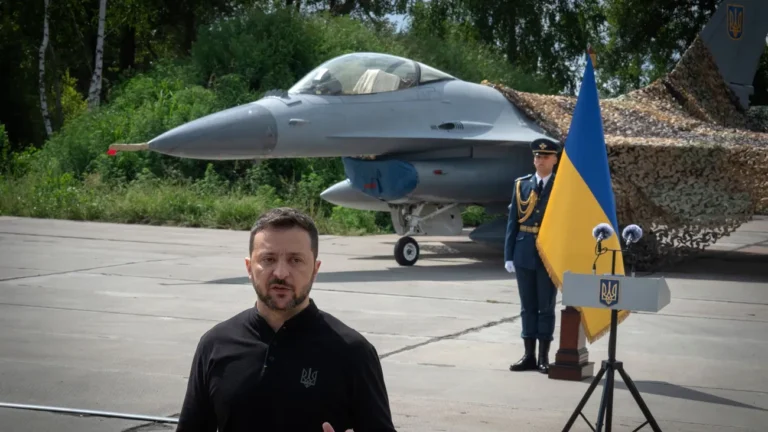Russischer Angriffskrieg: Ukrainischer Kampfjet abgestürzt – Piloten tot