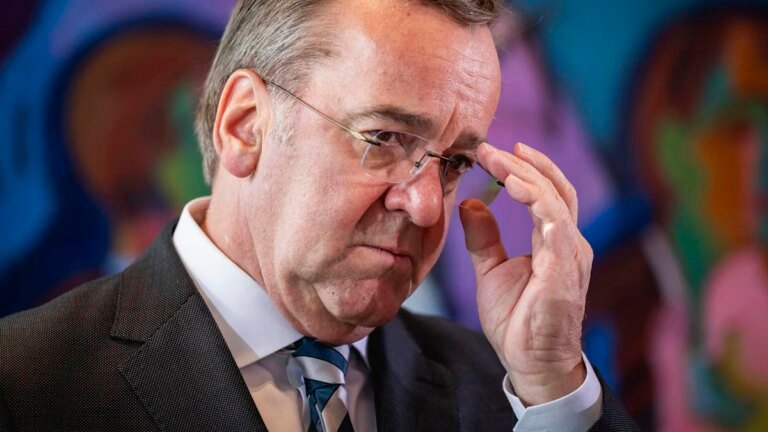 Liveblog zur Bundesregierung: Freistellung für Auslandsreisen wehrfähiger Männer soll per Gesetz geregelt werden – Politik
