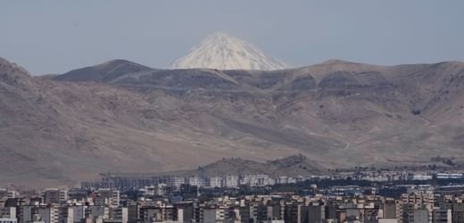 Iran-Krieg: Israels Luftwaffe greift iranische Ziele an – Explosionen in Teheran