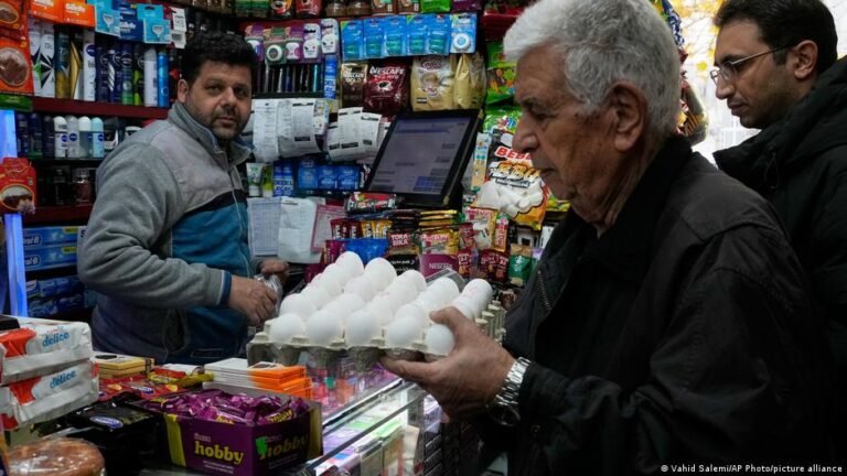 Iran im Krieg: Steigende Löhne, sinkende Kaufkraft