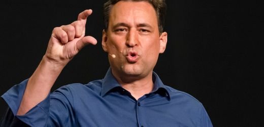 Georg Eisenreich und Hape Kerkeling: Die stärkste Waffe eines Demokraten? Der Humor – Kolumne