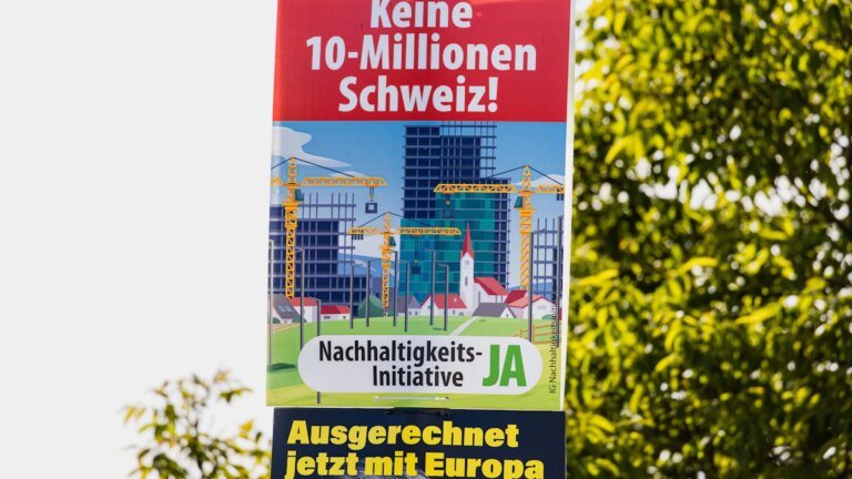 Schweiz stimmt gegen einen Bevölkerungsdeckel – Politik