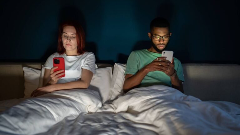Streaming statt Sex?: Warum das Smartphone zum globalen Lustkiller mutiert