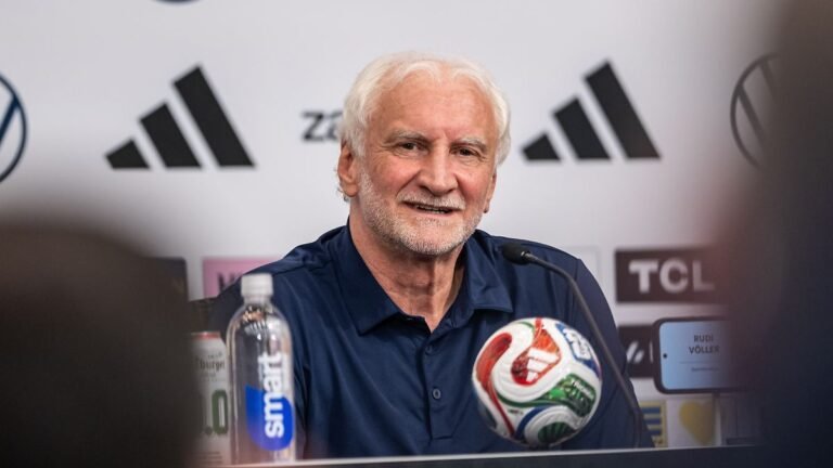 Der Bauch von Rudi Völler ahnt weiteres WM-Unheil