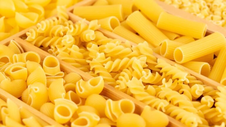 Pasta-Alternativen aus roten Linsen, Kichererbsen und Buchweizen