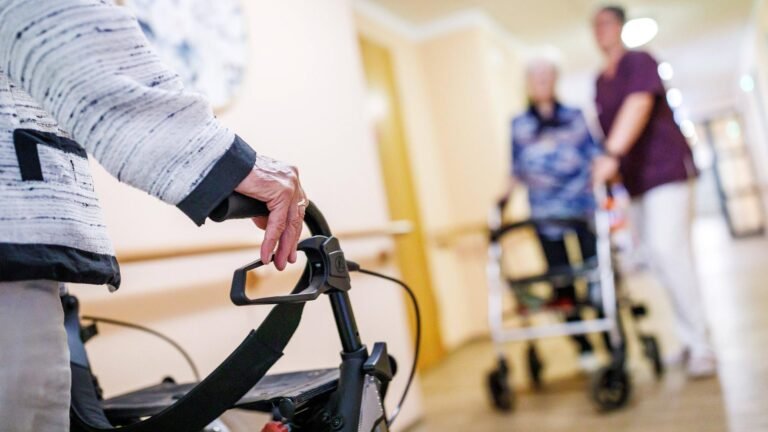 Landkreistag: „100.000-Euro-Grenze bei Pflegekosten für Eltern zu hoch“