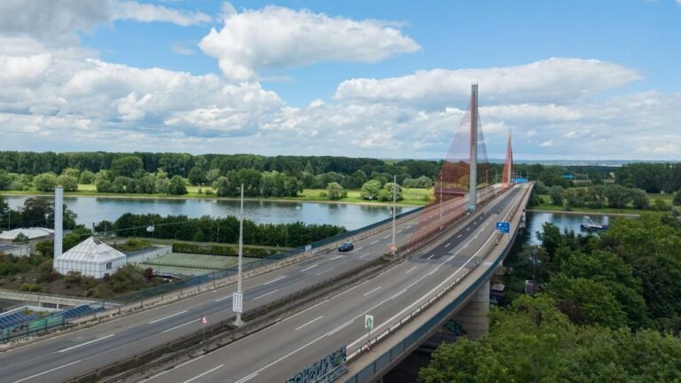 Schnieder verspricht Hilfe bei gesperrter Autobahn-Brücke in Bonn