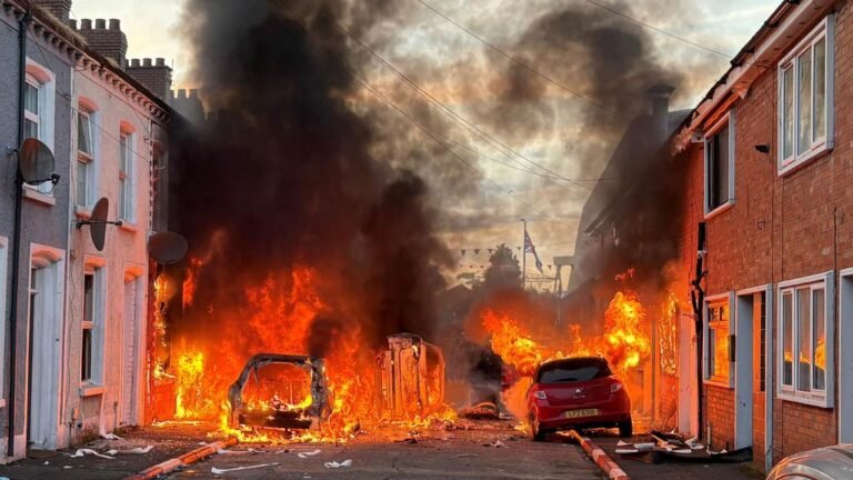 Nordirland: Krawalle und Proteste nach Messerattacke in Belfast