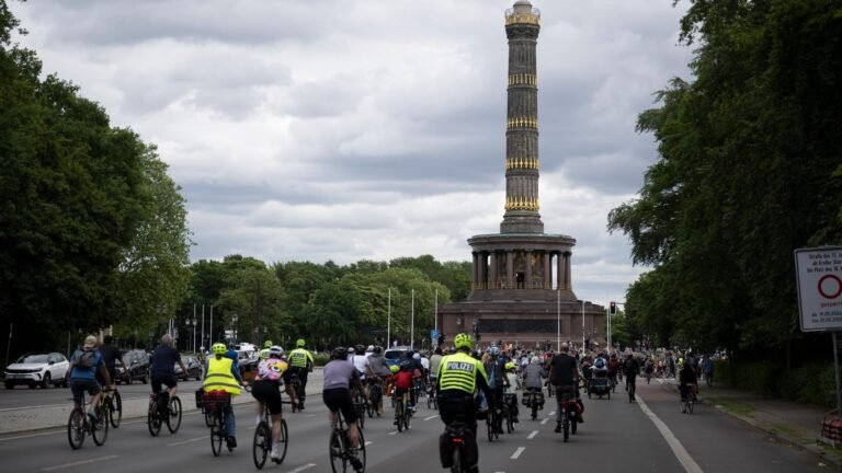 Zehntausende Radfahrer bei jährlicher Sternfahrt des ADFC