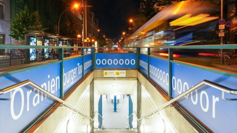 Sechs Berliner U-Bahnhöfe sind in „Toooooooor“-Laune