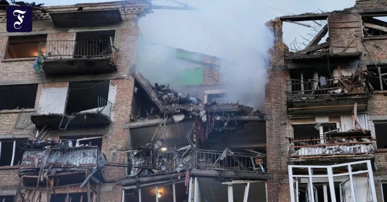 Ukraine-Liveticker:Bericht: Russische Raffinerie setzt Ölverarbeitung nach Treffer aus