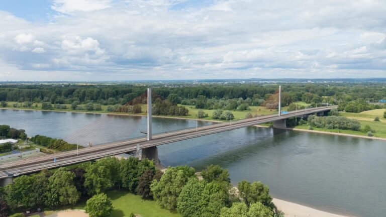 Vollsperrung der Bonner Autobahnbrücke – Verkehrsminister Schnieder kündigt rasche Prüfung an