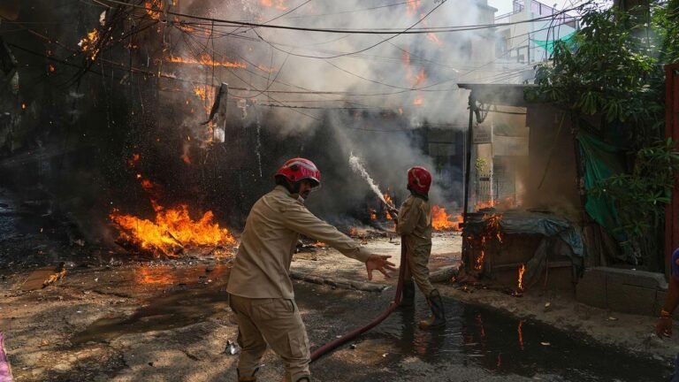 Mehr als 20 Tote bei Großbrand in Indiens Hauptstadt Neu-Delhi