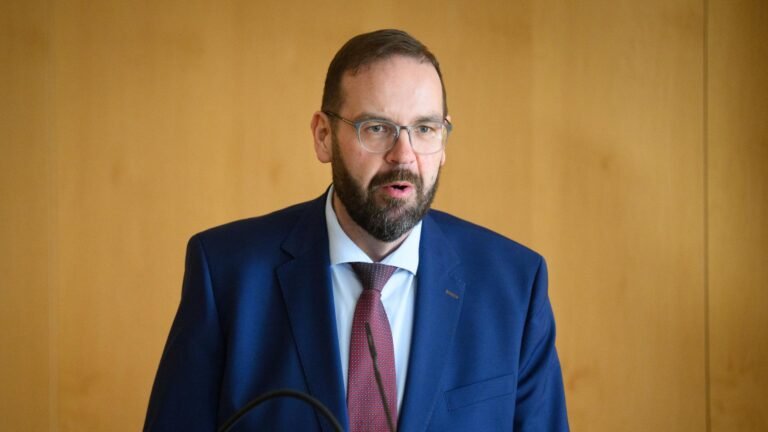 Bildungsminister fürchtet um bundesweite Anerkennung von Schulabschlüssen aus Brandenburg wegen Lehrermangel