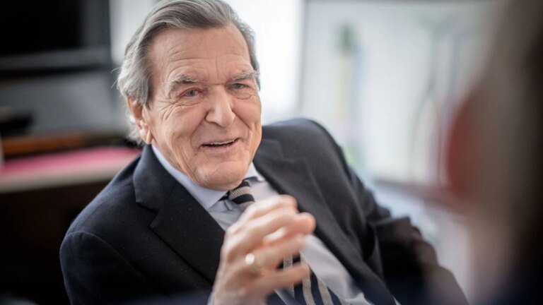 Ukraine News: Kreml bestätigt: Schröder besucht Moskau – Politik