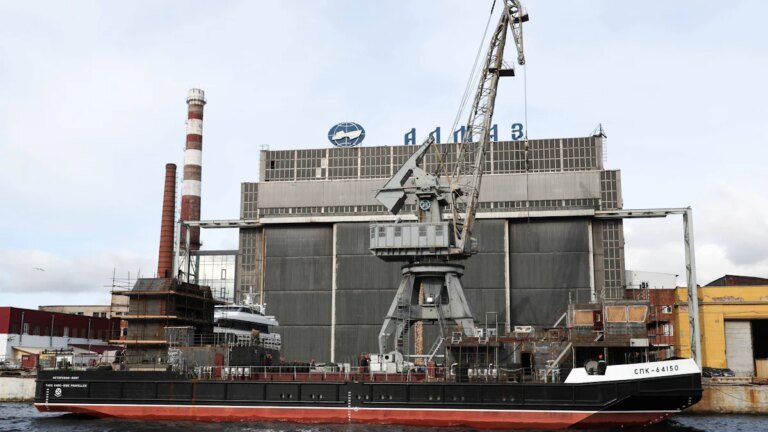 Wie kommen deutsche Schiffsmotoren zu einer russischen Werft? – Wirtschaft
