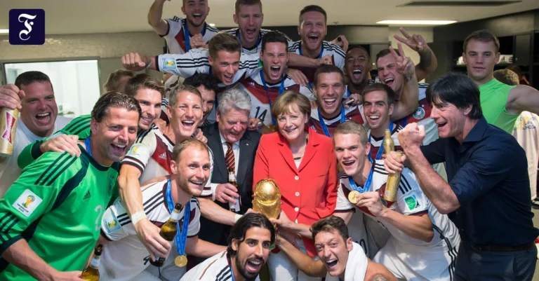 Merkel-Berater Chistoph Heusgen über die Fußball-WM, Politik und Putin