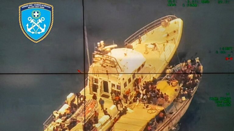 Hunderte Migranten erreichen Kreta | tagesschau.de