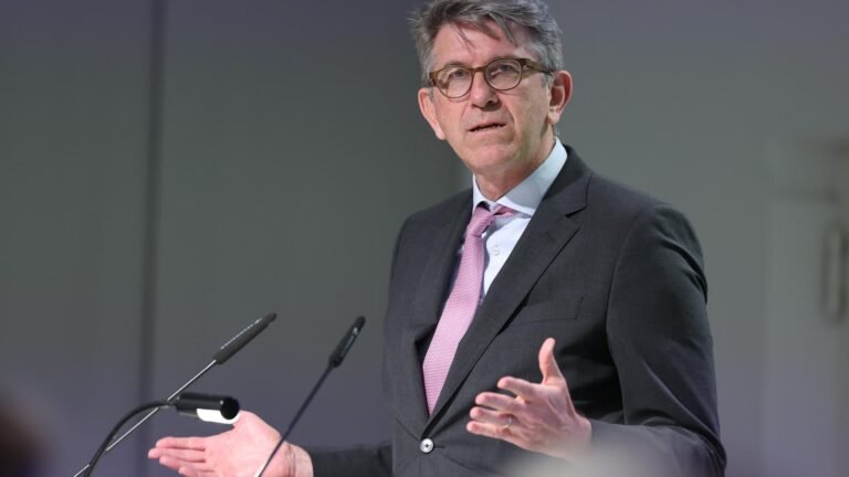 Urteil rechtskräftig: Kulturstaatsminister Weimer darf Buchhandlung nicht mehr extremistisch nennen