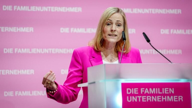Familienunternehmer: Bundestag soll Sommerpause ausfallen lassen