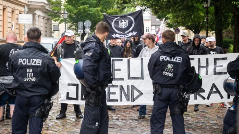 Statistik: Gewalttaten von Linken und Rechten nehmen zu