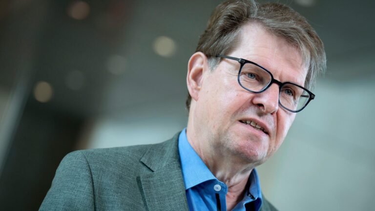 Russland – Stegner (SPD): Wirtschaftsforum in St. Petersburg „reine Propagandaveranstaltung“