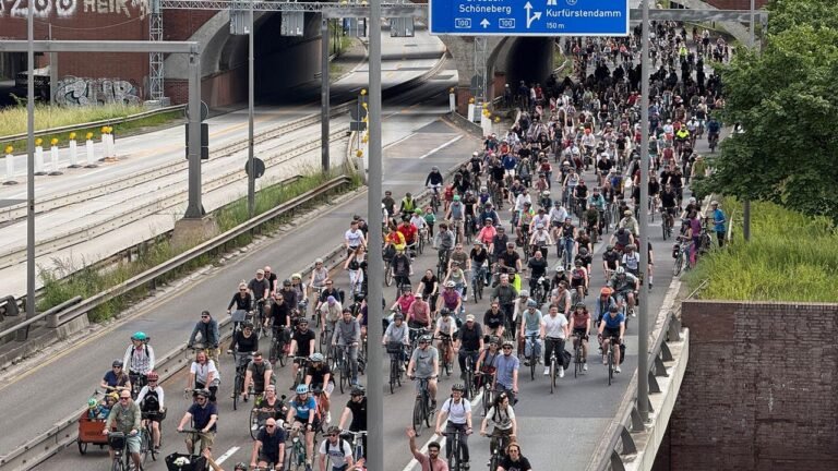 30.000 Radfahrer beteiligen sich an ADFC-Sternfahrt in Berlin