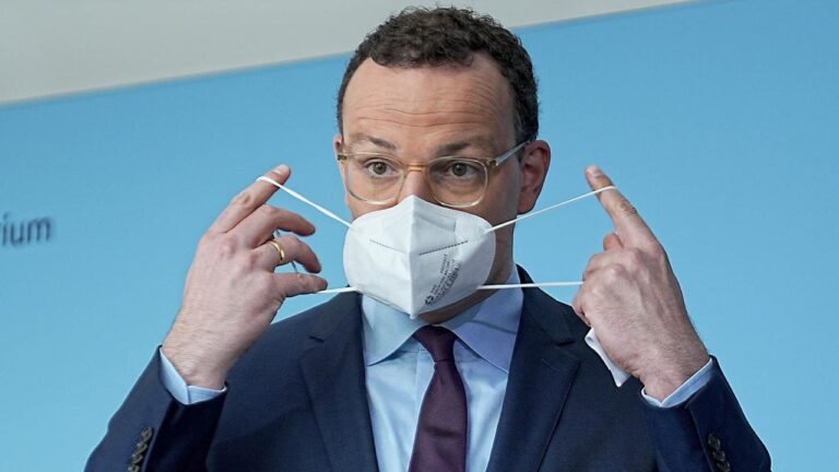 Corona-Masken: Firma fordert vom Bund fast halbe Milliarde Euro