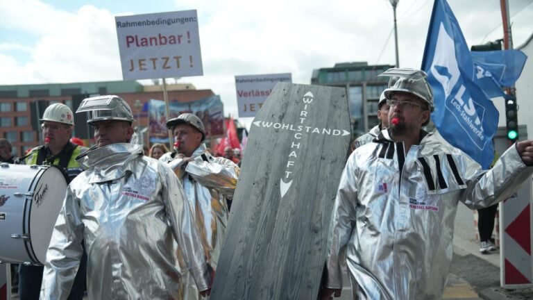 Proteste in Berlin und Völklingen – IG Metall bangt um Stahljobs